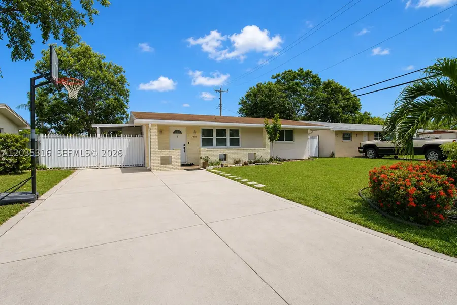 7611 NW 15th Ct, Pembroke Pines, FL 33024 - #2