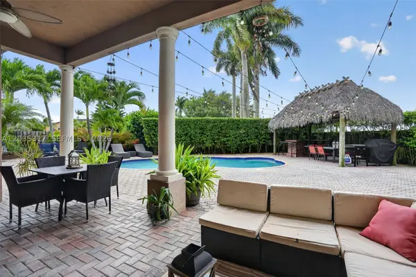 8216 SW 166th Pl, Miami, FL 33193