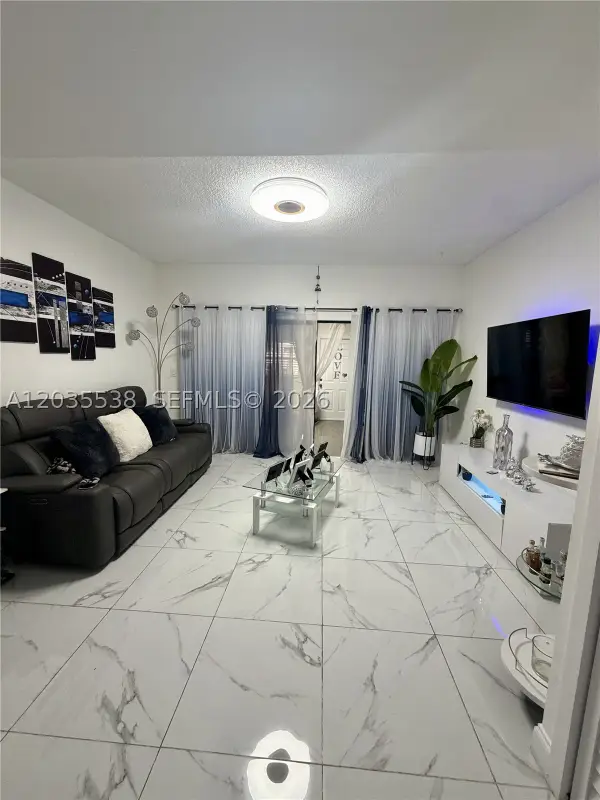 270 NW 71st Ave #4, Miami, FL 33126