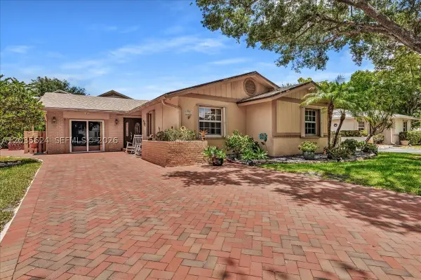 2155 Nova Village Dr, Davie, FL 33317