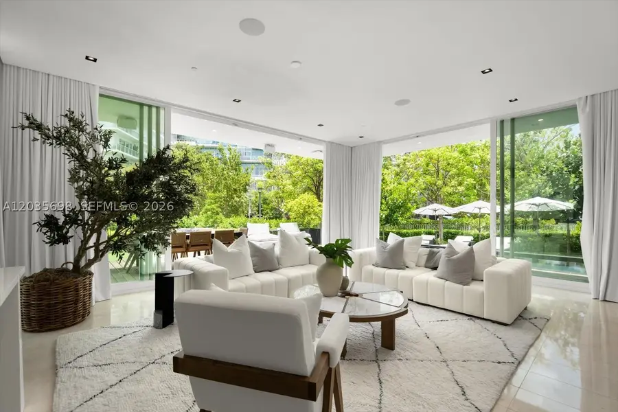 810 W 47 Ct, Miami Beach, FL 33140 - #2
