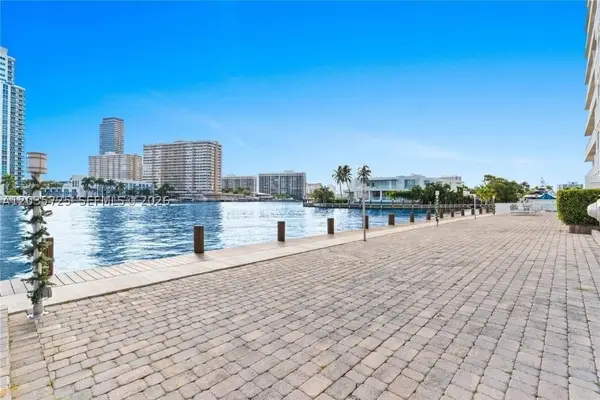 121 Golden Isles Dr #904, Hallandale Beach, FL 33009