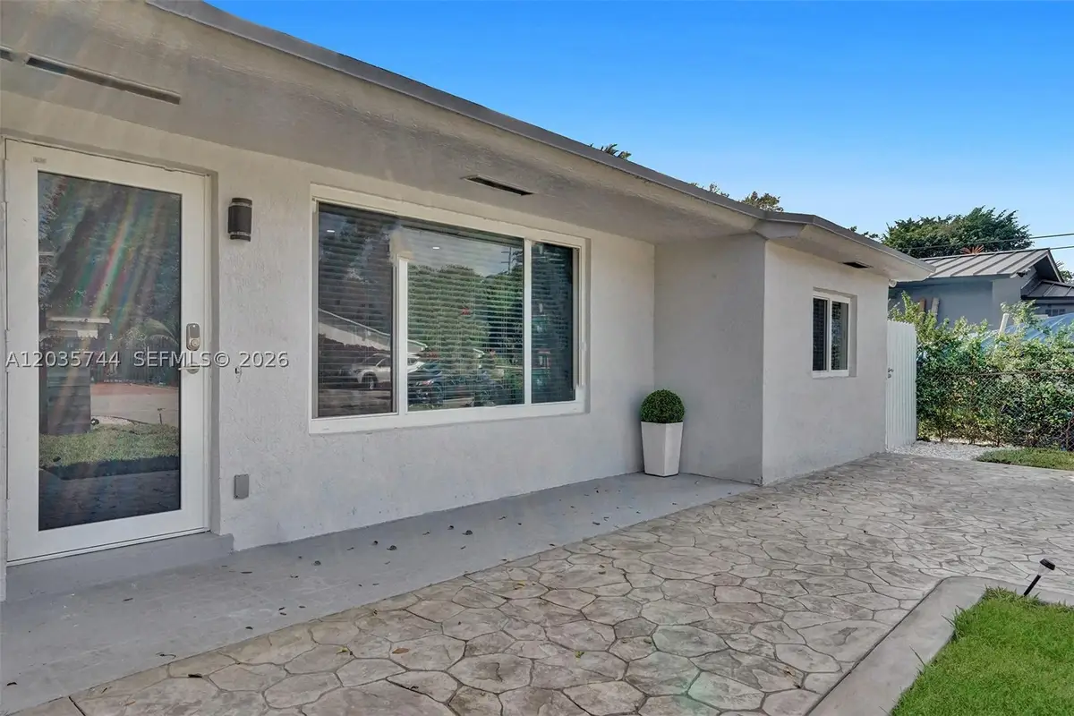 310 NE 162nd St, Miami, FL 33162 - #1