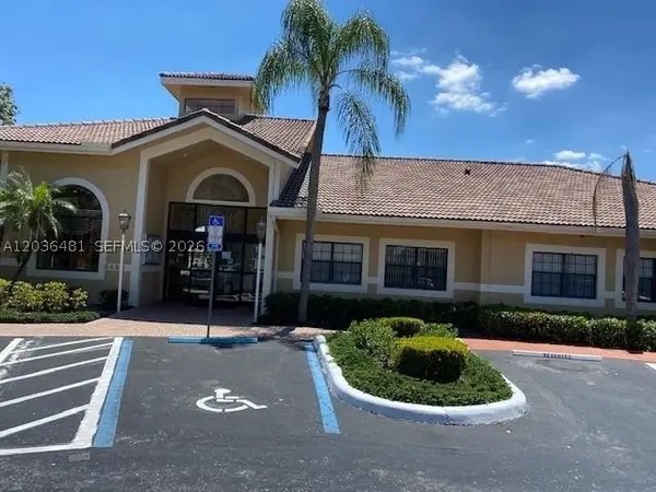 300 W Palm Cir W #208, Pembroke Pines, FL 33025