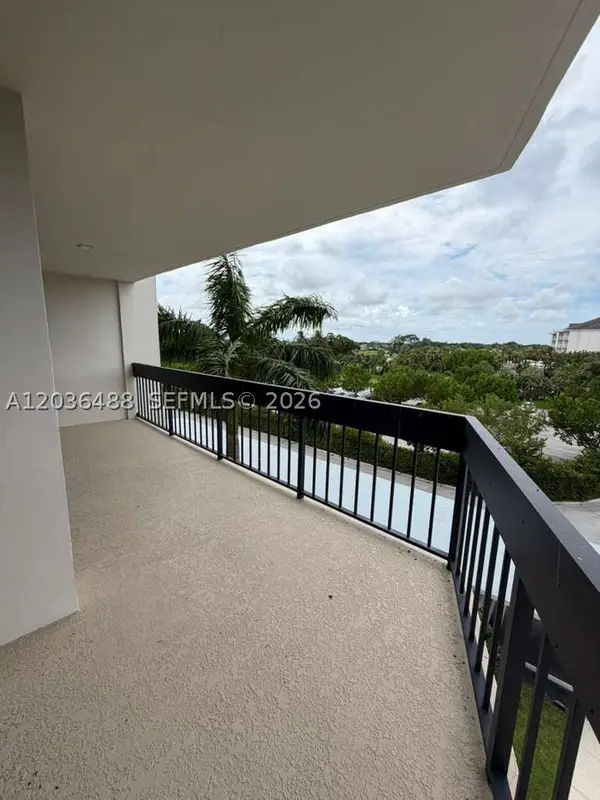 2400 Presidential Way #403, West Palm Beach, FL 33401