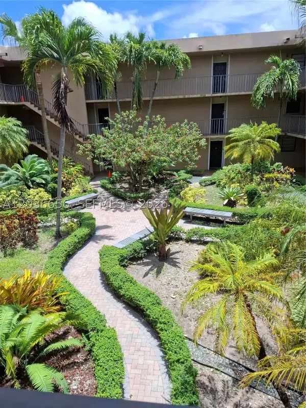 10425 SW 112th Ave #207, Miami, FL 33176