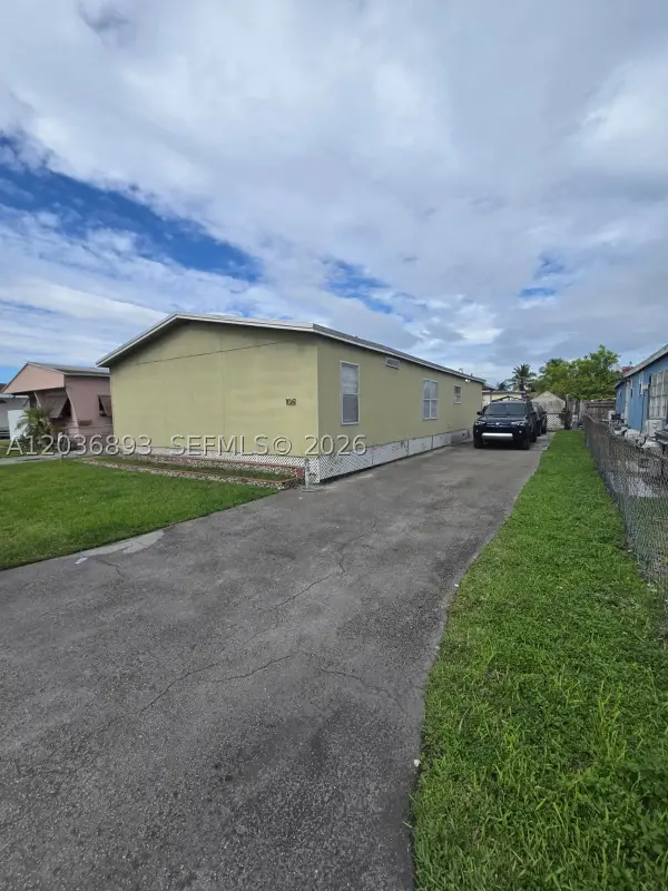 1061 SW 131 Pl, Miami, FL 33184