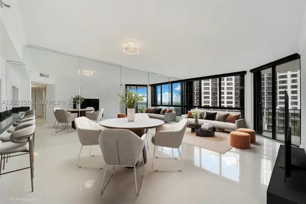 520 Brickell Key Dr #A802, Miami, FL 33131