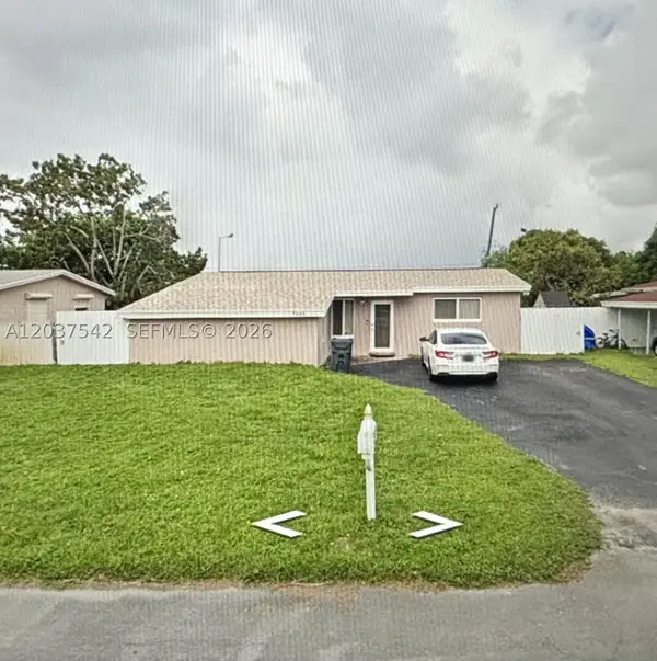 7461 Douglas St, Hollywood, FL 33024