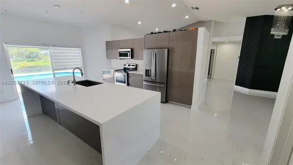 1421 SW 104th Ave, Pembroke Pines, FL 33025