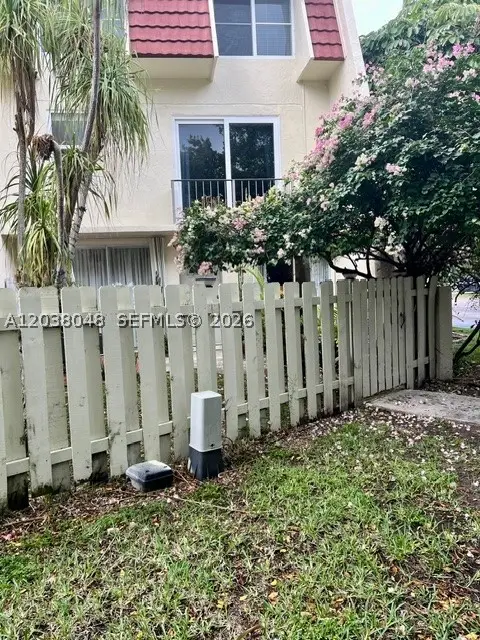 1701 NE 115th St #1A, Miami, FL 33181