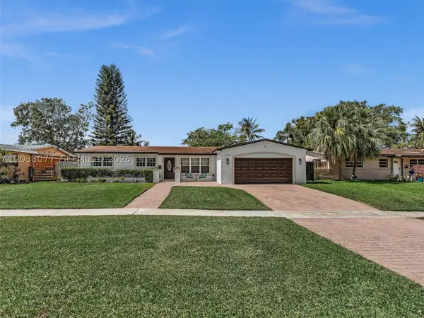 8740 Pasadena Blvd, Pembroke Pines, FL 33024