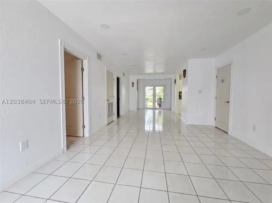 572 E 38th St, Hialeah, FL 33013 - #3