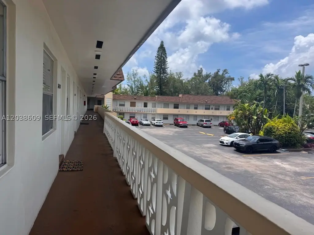 1860 Venice Park Dr #208, North Miami, FL 33181 - #1