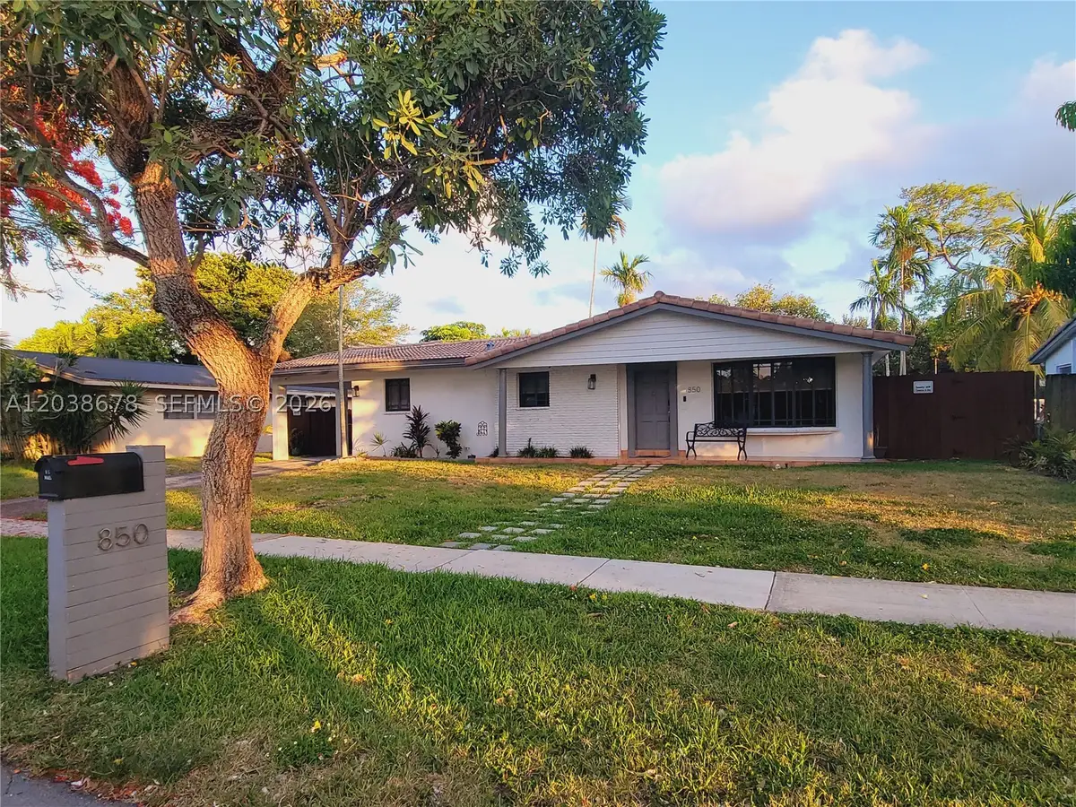 850 NE 182nd Ter, North Miami Beach, FL 33162 - #1