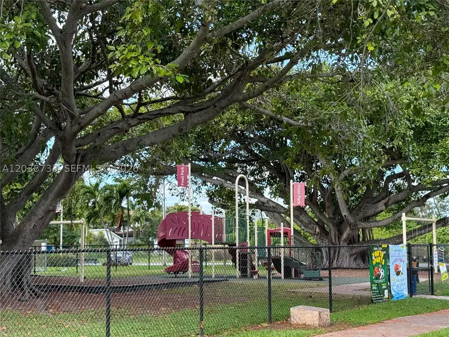 610 NE 2nd St #305, Dania Beach, FL 33004 - #2