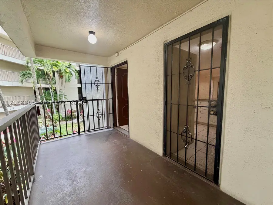 2320 S Cypress Bend Dr #206, Pompano Beach, FL 33069 - #2