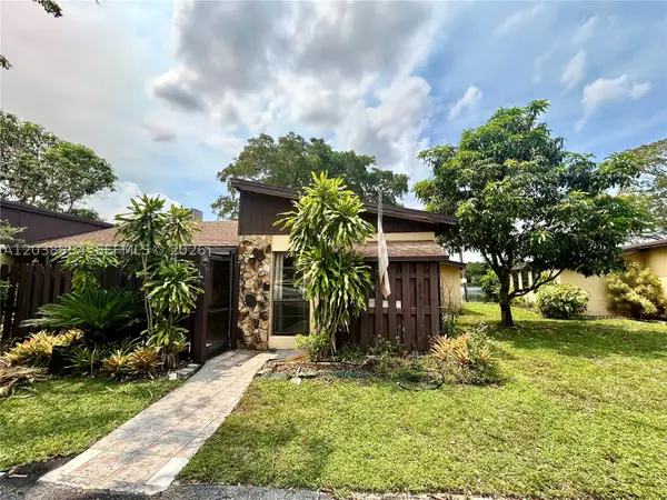 416 Briarwood Cir #2-24, Hollywood, FL 33024