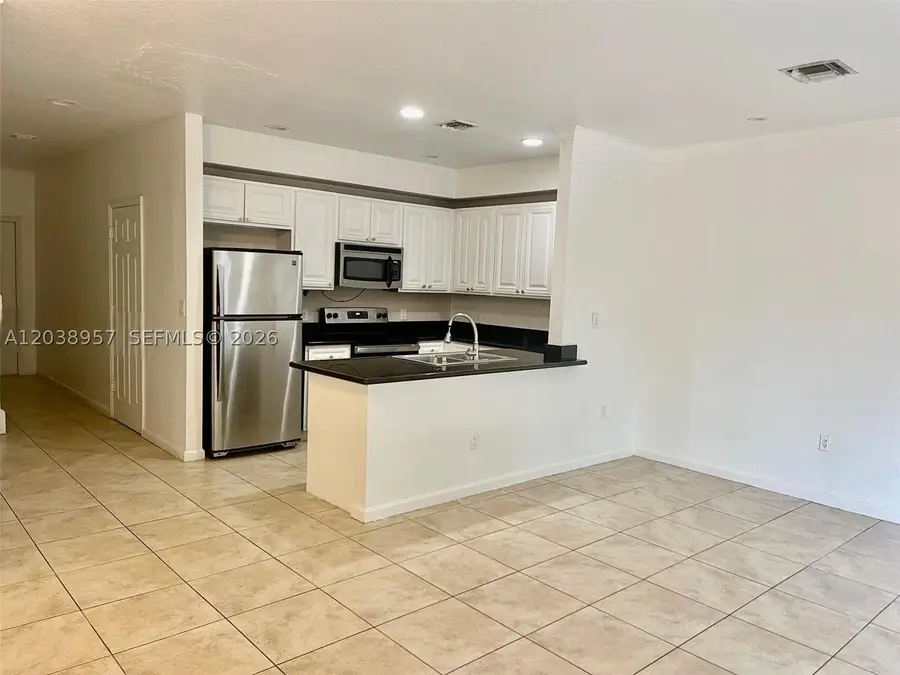 35 SE 3rd Ave #11, Hallandale Beach, FL 33009 - #3