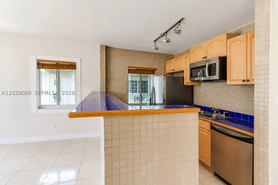 549 Meridian Ave #12, Miami Beach, FL 33139 - #3