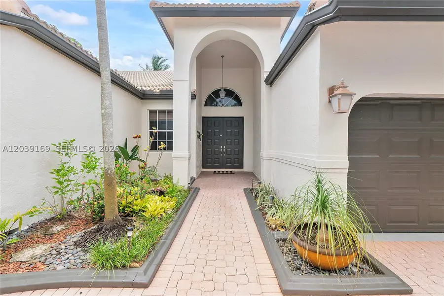 1522 NW 182nd Way, Pembroke Pines, FL 33029 - #2