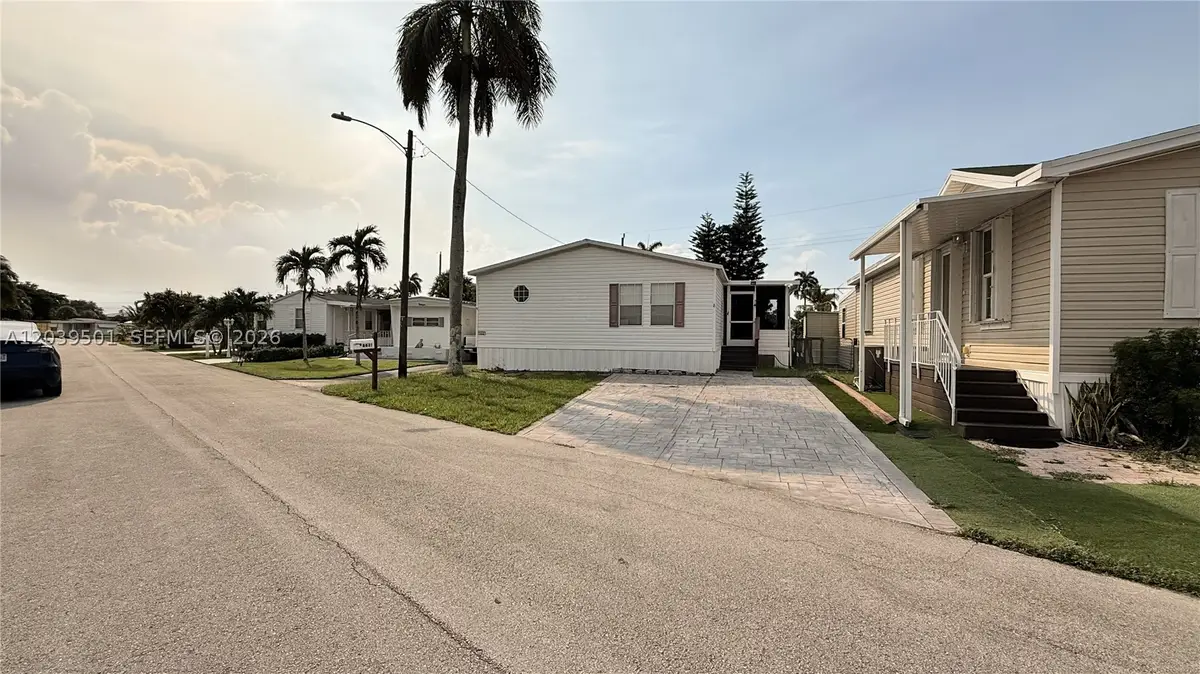 8631 SW 18th Pl, Davie, FL 33324 - #1