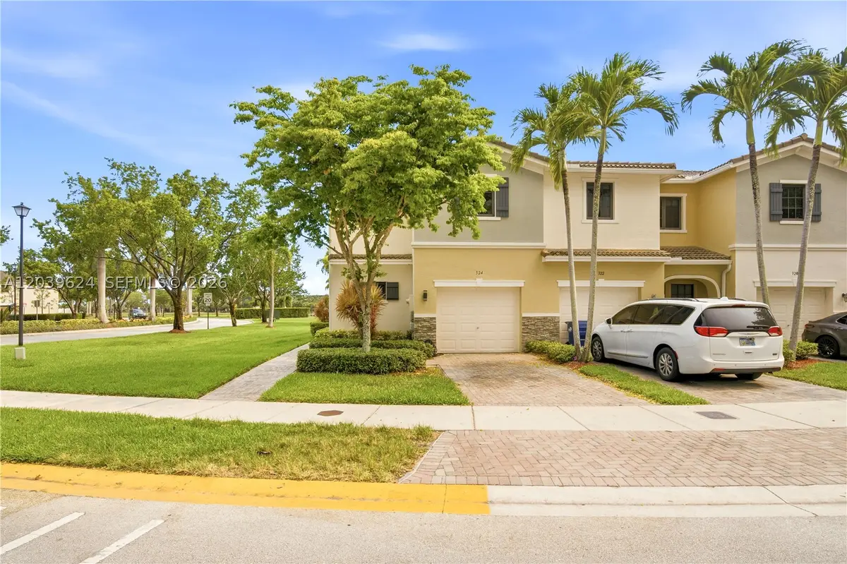 324 NE 194th Ln, Miami, FL 33179 - #1