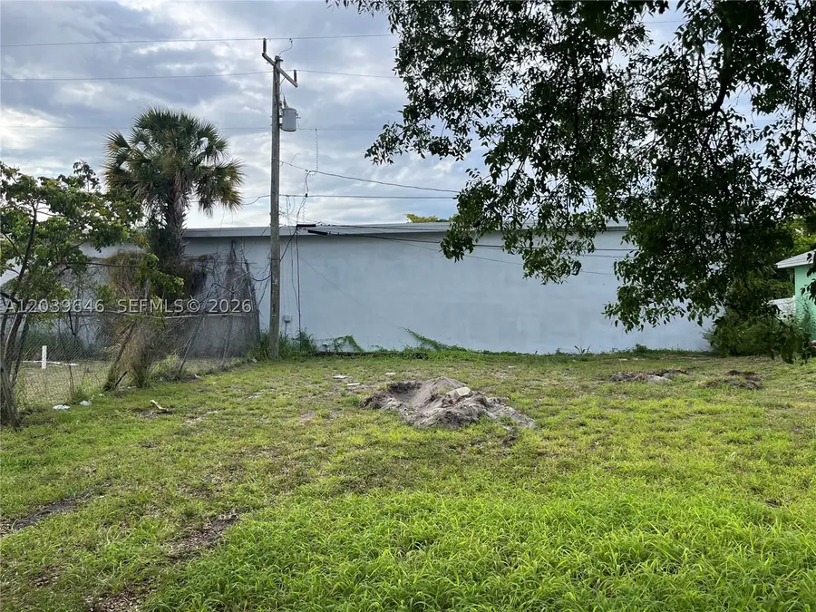 535 Lilac Ct, West Palm Beach, FL 33407 - #2