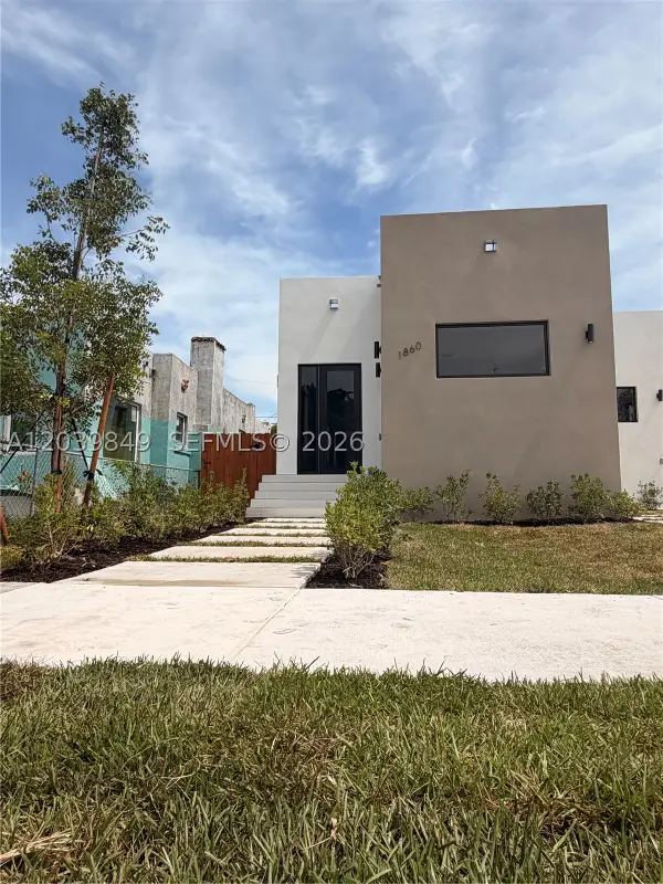 1860 NW 48th St, Miami, FL 33142