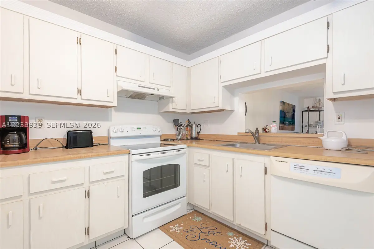 2800 Somerset Dr #115J, Lauderdale Lakes, FL 33311 - #1