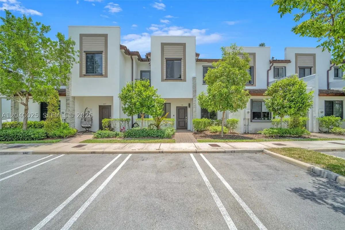 670 NE 207th St, Miami, FL 33179 - #1