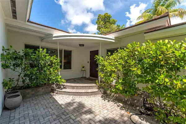 8 Pinta Rd, Miami, FL 33133