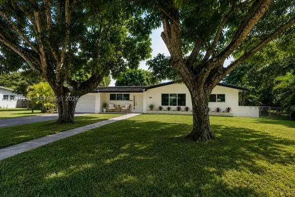 8265 SW 149th Dr, Palmetto Bay, FL 33158