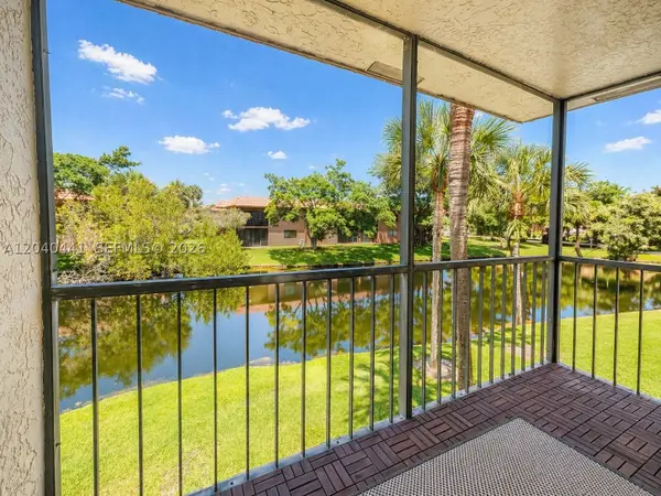 305 Lakeview Dr #204, Weston, FL 33326