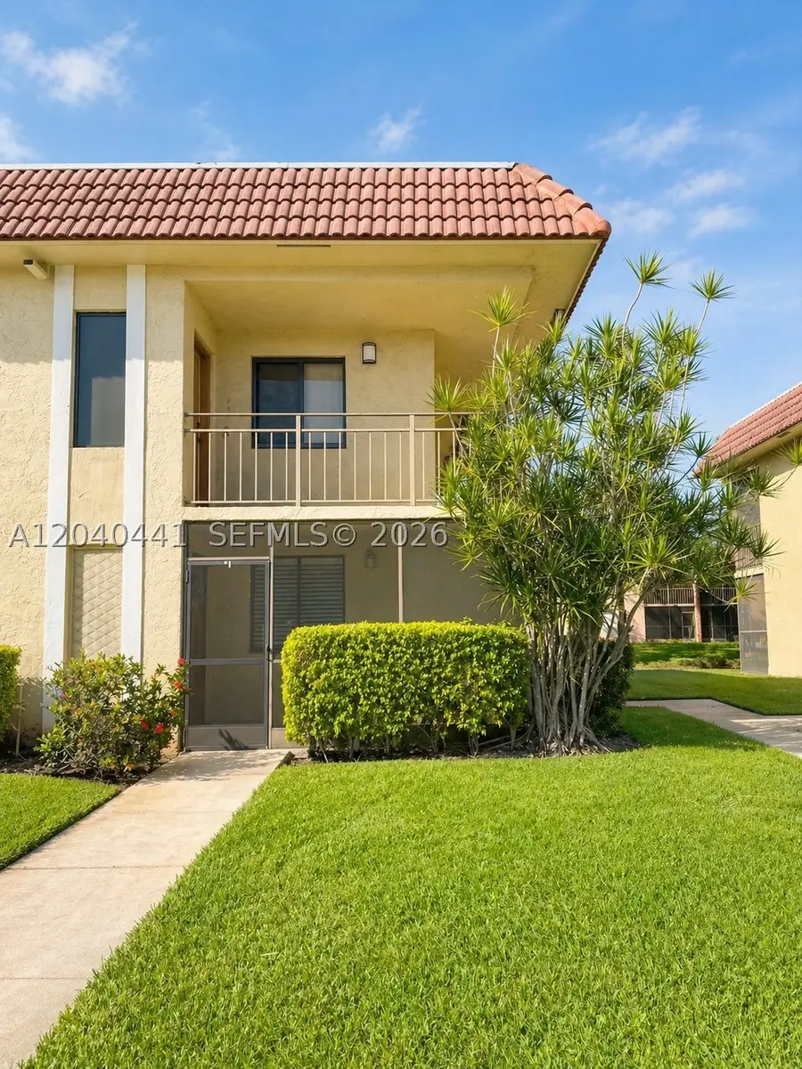 305 Lakeview Dr #204, Weston, FL 33326 - #2
