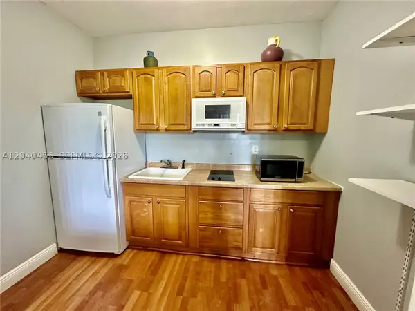26 Diplomat Pkwy #2368, Hallandale Beach, FL 33009