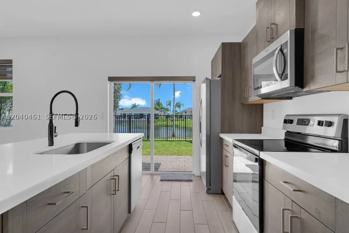 805 SE 18th St, Homestead, FL 33034 - #1