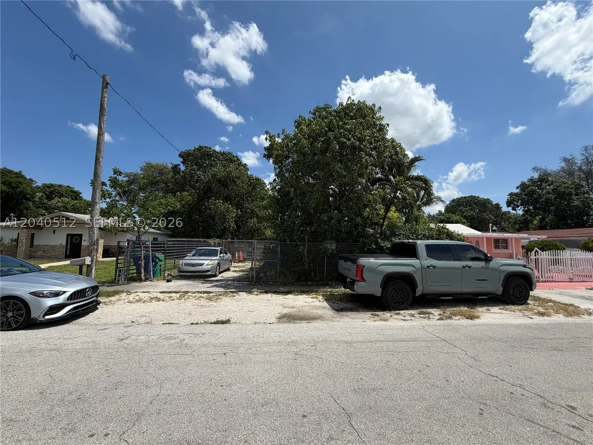 867 NW 109th St, Miami, FL 33168 - #1