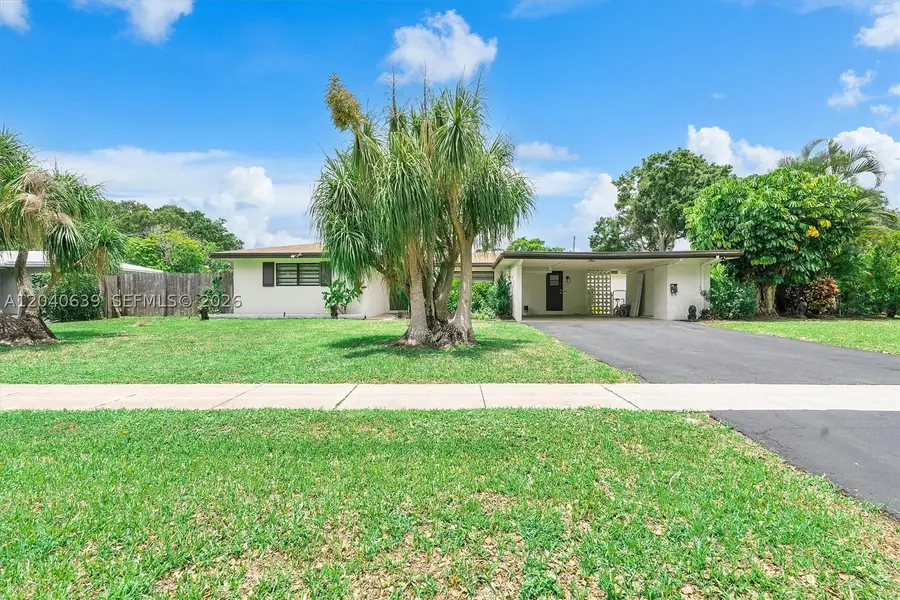 885 Azalea Ct, Plantation, FL 33317 - #2
