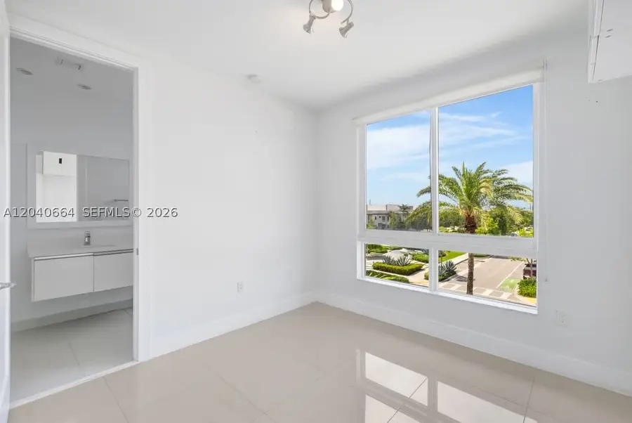 10471 NW 66th St, Doral, FL 33178 - #3