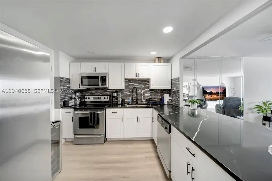 427 Golden Isles Dr #16H, Hallandale Beach, FL 33009 - #2