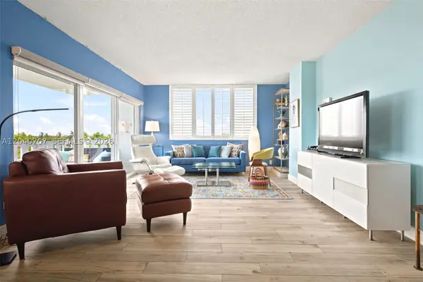 4350 Hillcrest Dr #611, Hollywood, FL 33021
