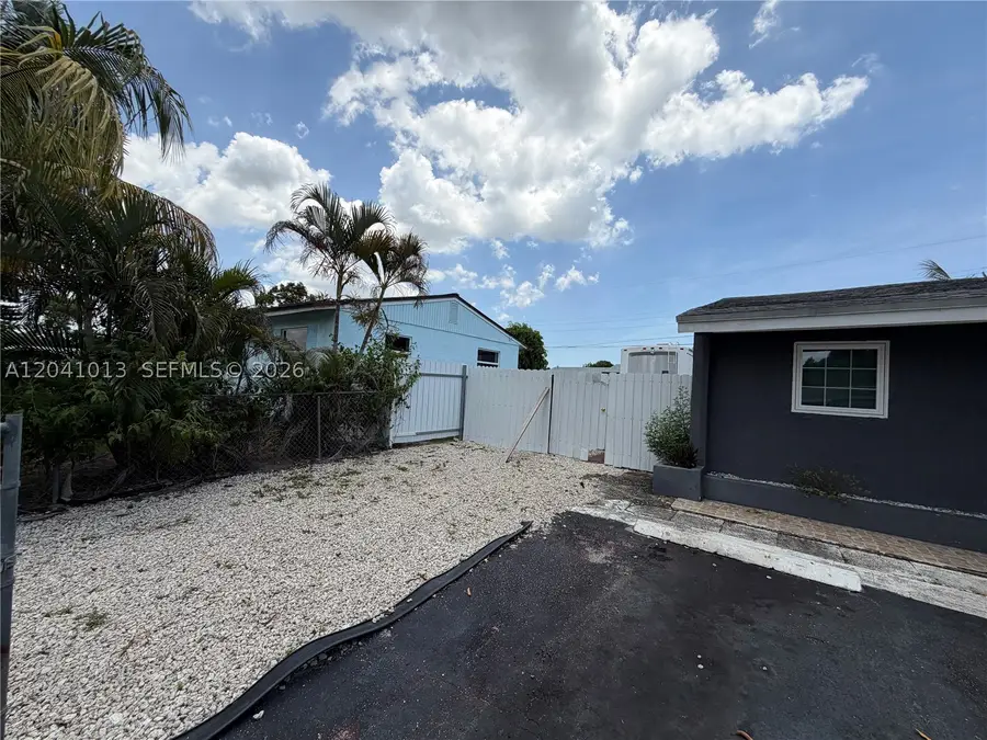 2300 SW 43rd Ave, Fort Lauderdale, FL 33317 - #2