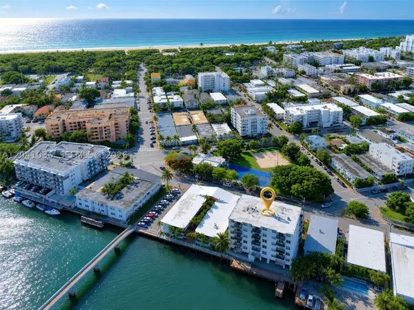 8024 Tatum Waterway Dr #2B, Miami Beach, FL 33141