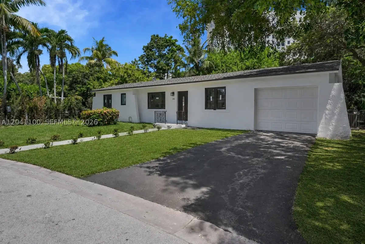 211 Washington Dr, Coral Gables, FL 33133 - #1