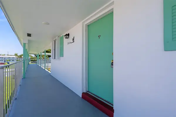 1116 Lake Ter #208, Boynton Beach, FL 33426