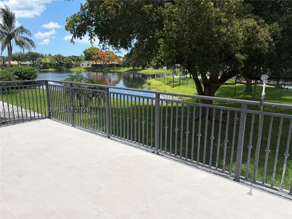 15010 E Falcons Lea Dr, Davie, FL 33331