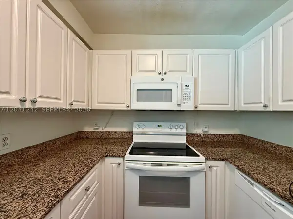 7800 Collins Ave #407, Miami Beach, FL 33141