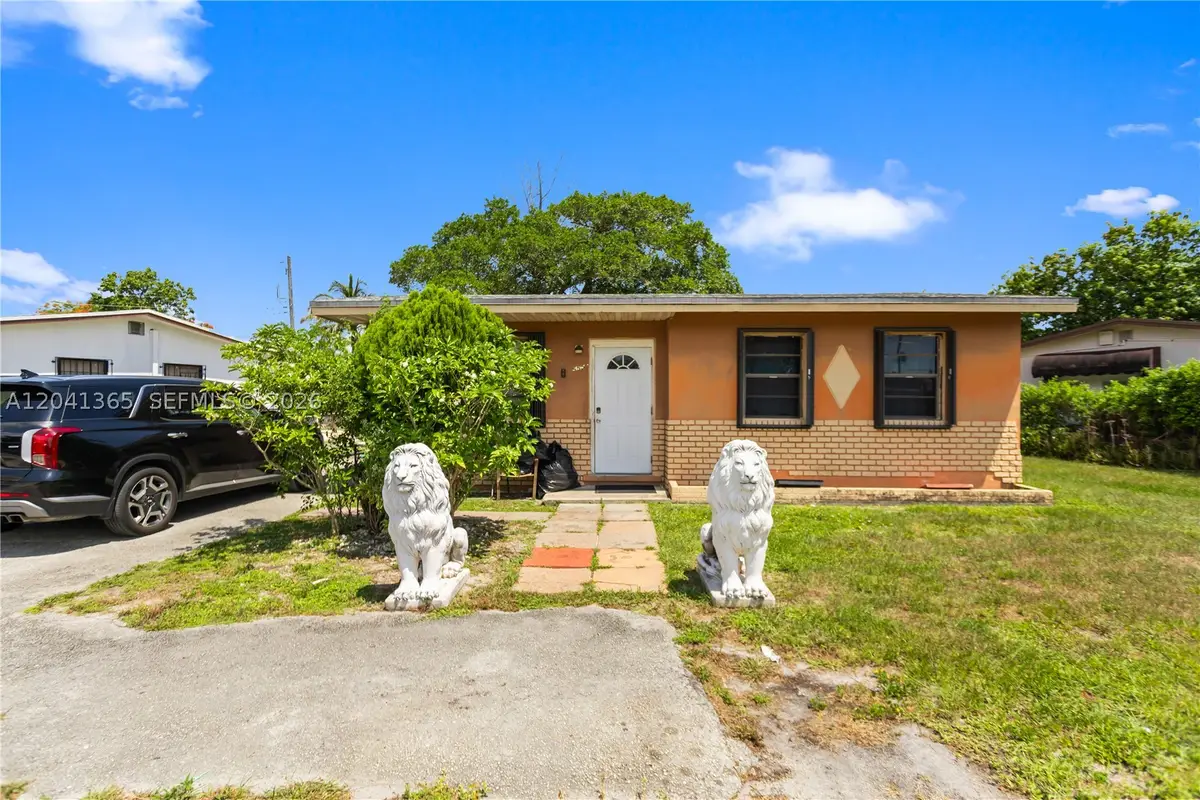 555 Harem Ave, Opa Locka, FL 33054 - #1