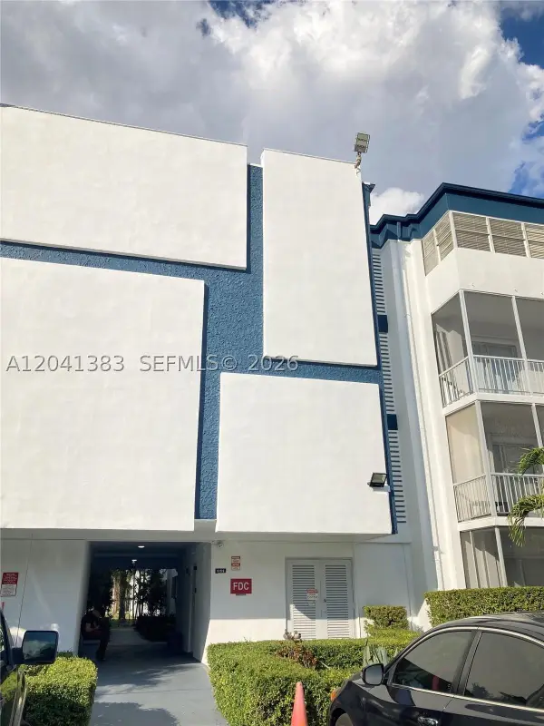 9159 SW 77th Ave #211, Miami, FL 33156